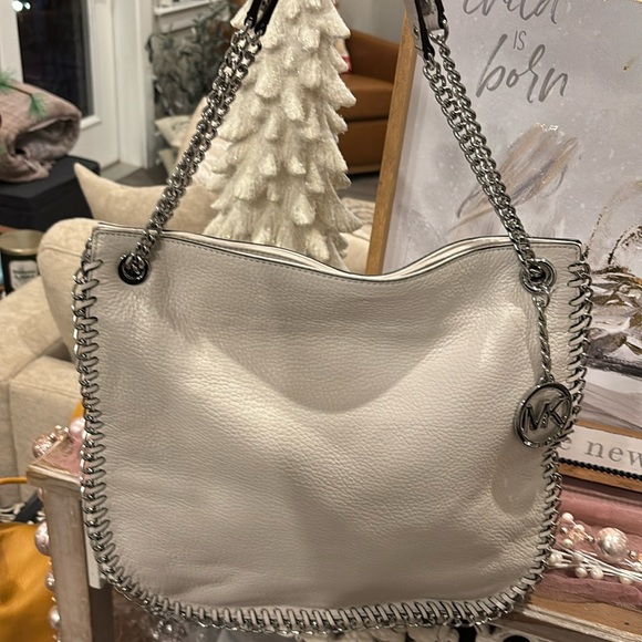FINAL PRICE~Michael Kors Winter White Pebbled Leather Shoulder Bag~EUC - Picture 2 of 16